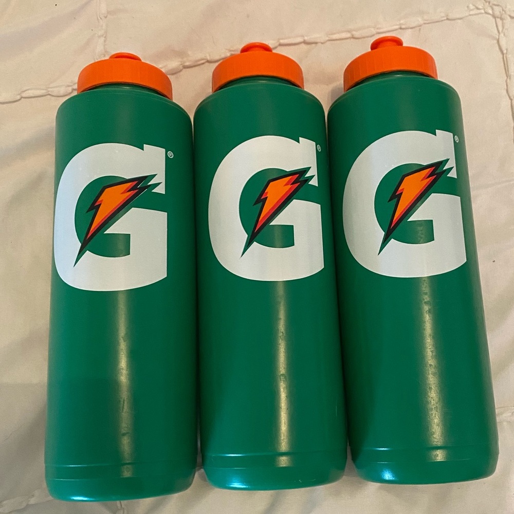 3 brand new never used Gatorade water bottles ✅